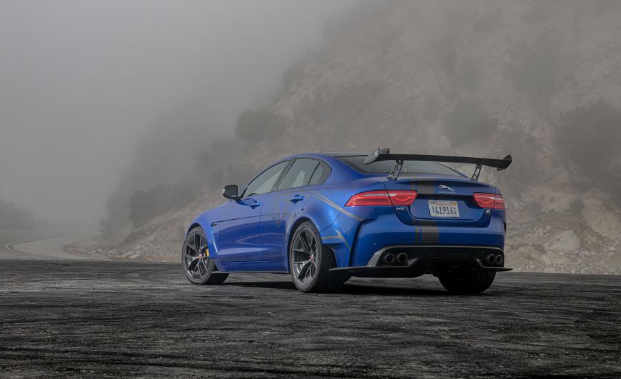  Jaguar XE SV Project 8 2017 года  (NA) (фото 12 из 32)
